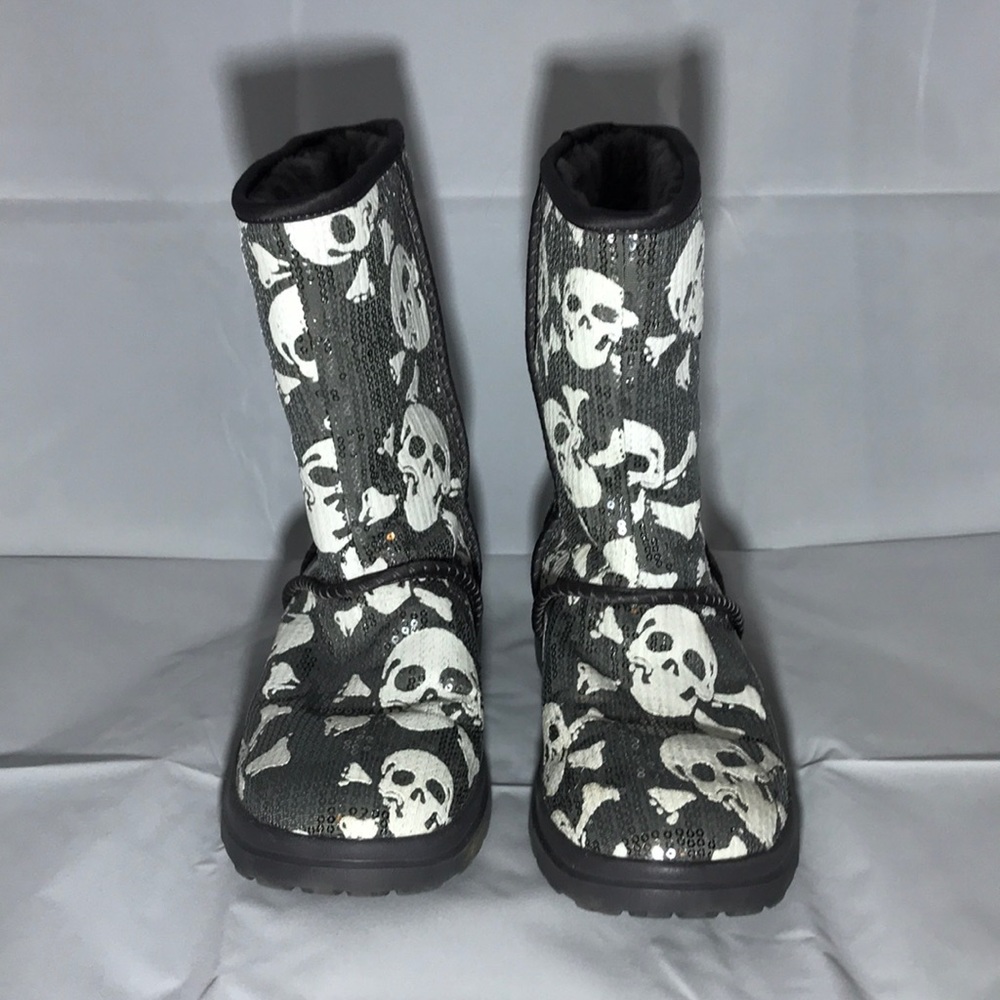 UGG rare skull & crossbones boots